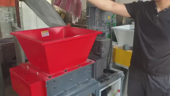 Varinis atliekų smulkintuvas, kabelių smulkintuvas, plastiko smulkintuvas, metalo smulkintuvas, kartono smulkintuvas, popieriaus smulkintuvas, polistirolo smulkintuvas, elektronikos smulkintuvas – EcoShred 300 smulkintuvas